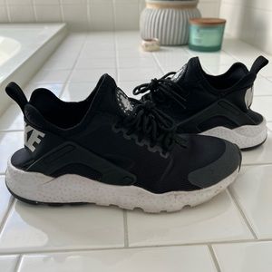 Nike air hurache sneakers